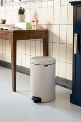 Poubelle à pédale coloris beige Brabantia NewIcon 20 L