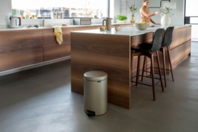 Poubelle à pédale coloris doré Brabantia NewIcon 20 L