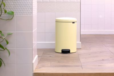 Poubelle à pédale coloris jaune Brabantia NewIcon 20 L