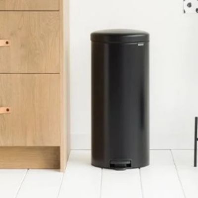 Poubelle à pédale coloris noir Brabantia NewIcon 30 L