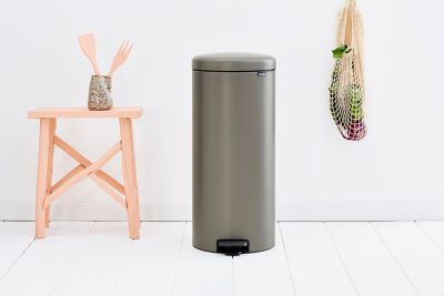 Poubelle à pédale coloris platinium Brabantia NewIcon 30 L