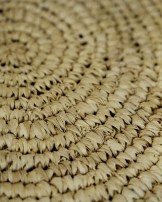 Pouf en raffia naturel tressé - Uniqka
