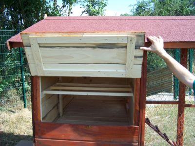 Poulailler XXL en bois 16mm d'épaisseur non-teinté avec toit bitumé 4,69 m² Habrita