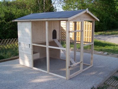 Poulailler XXL en bois 16mm d'épaisseur non-teinté avec toit bitumé 4,69 m² Habrita