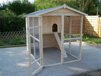 Poulailler XXL en bois 16mm d'épaisseur non-teinté avec toit bitumé 4,69 m² Habrita