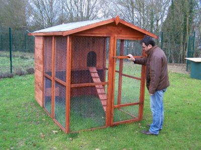 Poulailler XXL en bois 16mm d'épaisseur non-teinté avec toit bitumé 4,69 m² Habrita