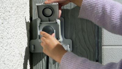 Prise de courant étanche Legrand Green'up pour véhicule électrique + patère de sécurité