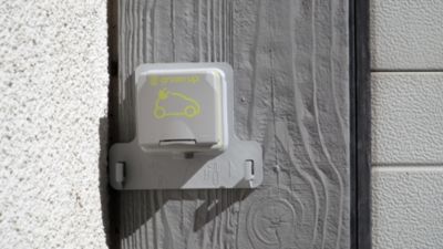 Prise de courant étanche Legrand Green'up pour véhicule électrique + patère de sécurité