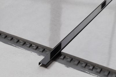 Profilé décoratif C en acier inoxydable pour carrelage Noir poli - 20 mm x 2700 mm x 0,65 ep.