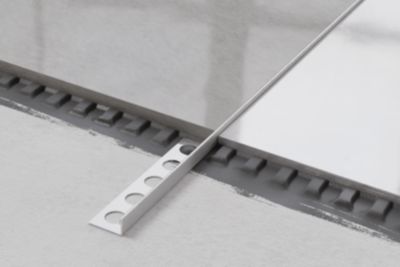 Profil décoratif en J en acier inoxydable Argent satiné - 12mm x 2700 mm