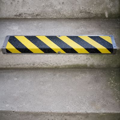 Profilé d'escaliers antidérapant avec nez en aluminium m2™ rayé noir/jaune 120 x 1000 x 45mm