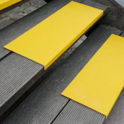 Profilé d'escaliers antidérapant avec nez en fibre de verre (PRV) grain moyen jaune 230 x 1000 x 30mm