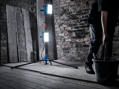 Projecteur de chantier double sur pied à LED filaire Erbauer Lewo 1600 lumens (20W)