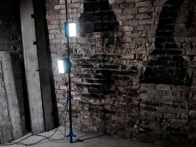 Projecteur de chantier double sur pied Erbauer 2000 lumens