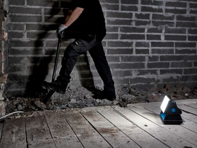 Projecteur de chantier Erbauer sur batterie 1000 lumens