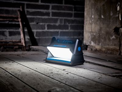Projecteur de chantier Erbauer sur batterie 3000 lumens