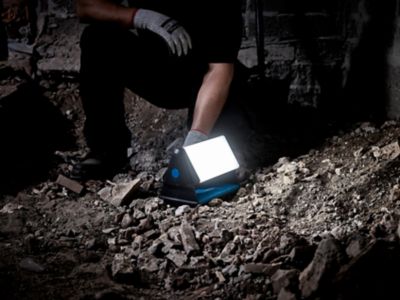 Projecteur de chantier Erbauer sur batterie 3000 lumens