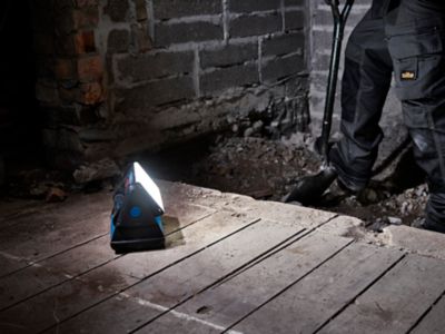 Projecteur de chantier Erbauer sur batterie 3000 lumens