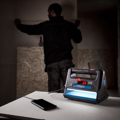 Projecteur de chantier Erbauer sur batterie + USB 2000 lumens sans fil