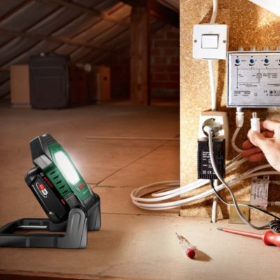 Projecteur de chantier sans fil Bosch UniversalWorkLight 18V 2100lm ( sans batterie)