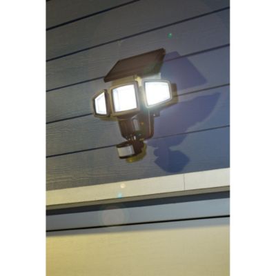 Projecteur solaire 3 têtes très éclairant 1500 Lumens, détection 10m, durée réglable, 182 LED SMD blanche, 5m de câble