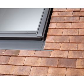 Raccord fenêtre de toit simple sur tuiles plates Velux EDP CK02 gris