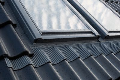 Raccord fenêtre de toit simple sur tuiles Velux EDW SK06 rouge