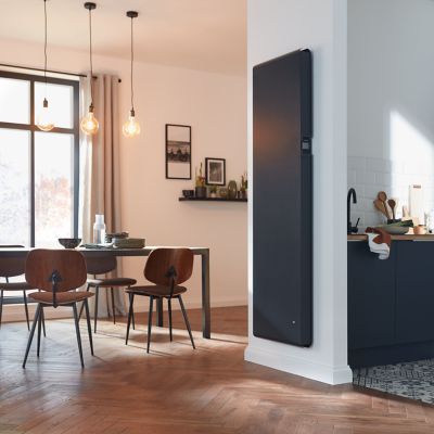 Radiateur électrique vertical connecté 1800W à inertie fluide anthracite, GoodHome Iriya