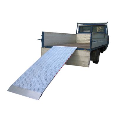 Rampe 1500mm - Largeur 815mm - Hauteur à franchir 450mm - Charge max 2900kg pour empattement 1000mm - Vendue à l'unité -