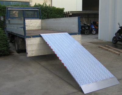 Rampe 3500mm - Pliée 1750mm - Pour franchir 1050mm - Charge max 400kg - M030B3/35/2INC