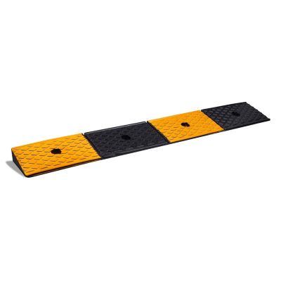 Rampe de seuil Aidapt VA144T en caoutchouc de 1,5 po de hauteur - Charge Max. 5T - surface texturée pour la traction