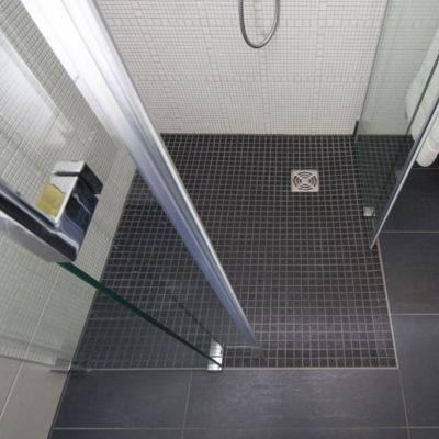 Receveur de douche à carreler 90 x 90 WEDI Fundo Primo écoulement excentré + bonde horizontale + kit d'étanchéité + colle 320