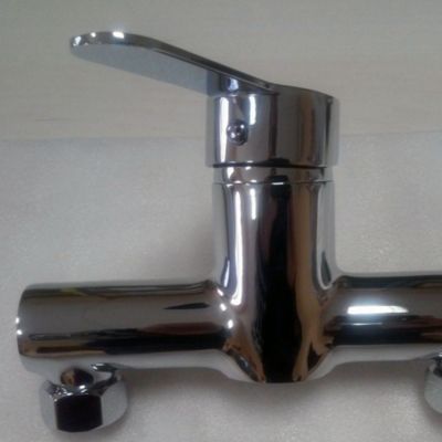 Robinet de douche monocommande SIX avec finition chromée brillante en laiton Kibath