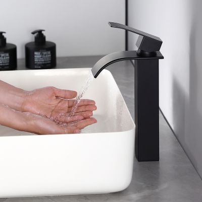 Robinet de Salle de Bain Noir Moderne - Sortie Cascade Naturelle, Cecipa Max Mitigeur de Lavabo Cascade