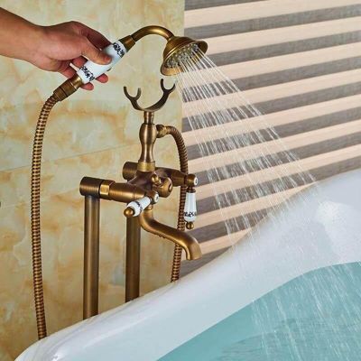 Robinet melangeur sur colonnes retro pour baignoire FLORINA or ancien