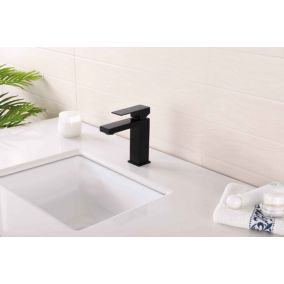 Robinet, mitigeur de lavabo pour salle de bain carré (Noir) LuxuryBain