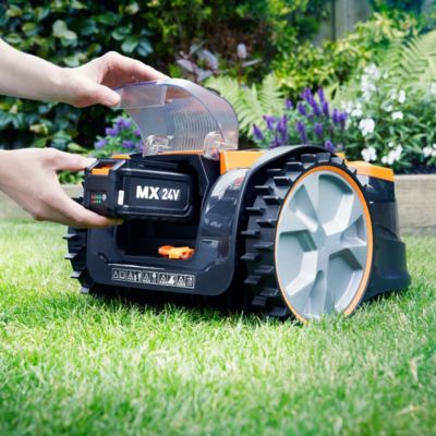 Robot tondeuse LawnMaster VRM16-2B 250m² (vendu avec 2 batteries)