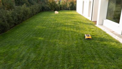 Robot tondeuse Stiga A750 autonome sans fil 25,2V 900m²