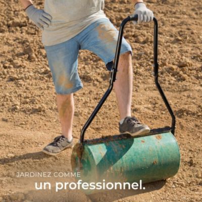 Rouleau à gazon équipé d'un large tambour en métal de 60 cm de largeur  diamètre de 31 cm