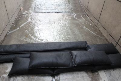 5 Sacs anti inondation – Sac à gravats chantier – Sac de sable barriere  porte de garage (60 x 40 cm) : : Bricolage