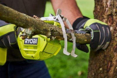 Scie à main sans fil sur batterie Ryobi One+ 18V 15cm (sans batterie)