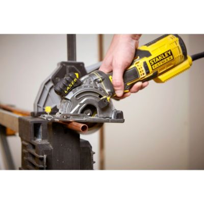 Scie circulaire multimatériaux Stanley Fatmax FME380K 650W