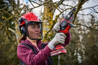 Scie de jardin sans fil sur batterie 18V Einhell GE-PS 18/15 Li BL-Solo (vendue sans batterie ni chargeur)