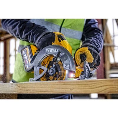 scie electrique DEWALT 54.0 V sans fil avec batterie