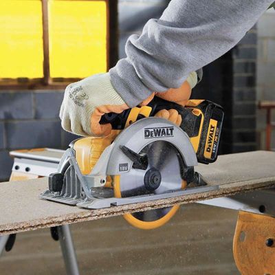 scie electrique DEWALT DCS391N-XJ 18.0 V 460 W 3700 tr/min sans fil sans batterie