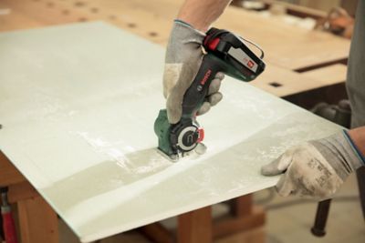 Scie multi-usage Bosch AdvancedCut 18V sans-fil à lame NanoBlade, sans batterie