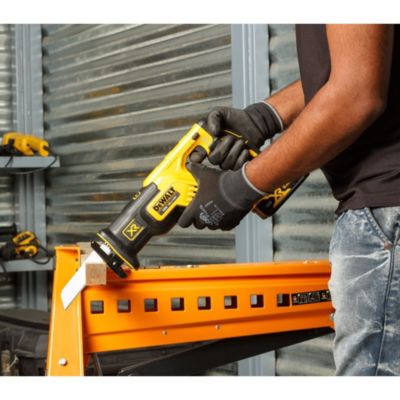 Scie sabre compacte sans fil DeWalt DCS367NT XR 18V (sans batterie)