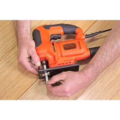 Scie sauteuse filaire non pendualire 400 W, maxi 3000 tr/min, Black+Decker BES603-QS