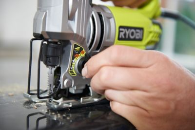 Scie sauteuse filaire pendualire (4 niveaux) 680 W, maxi 3100 tr/min, Ryobi RJS1050-KA5