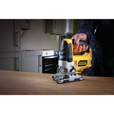 Scie sauteuse filaire pendualire (4 niveaux) 710 W, maxi 3200 tr/min, Stanley FatMax FMES340K